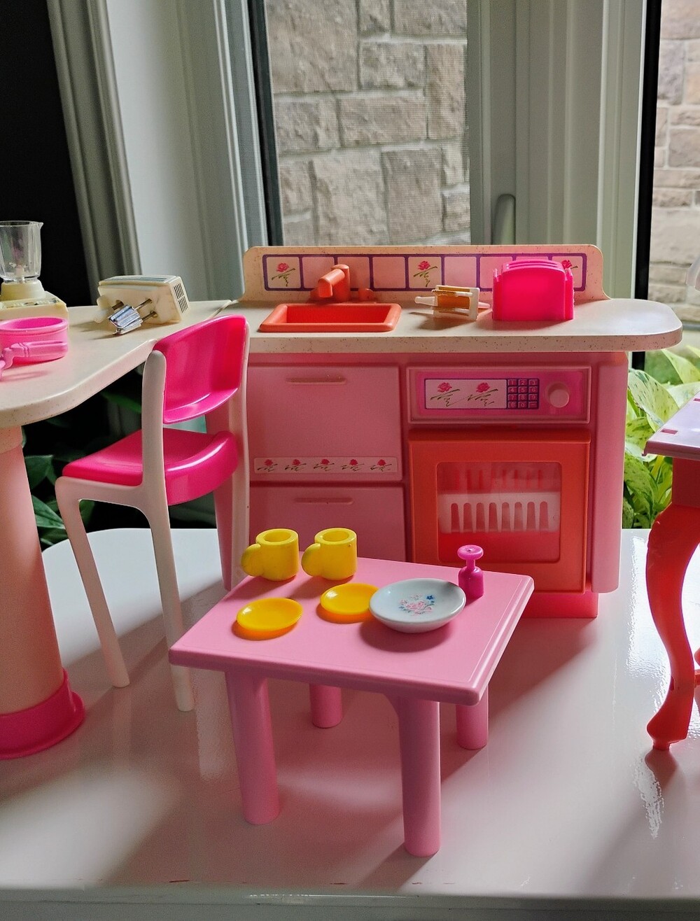 Mattel Barbie Wash 'N Watch Kitchen Lot w/ Desk, Table, Accessories Vintage 90s